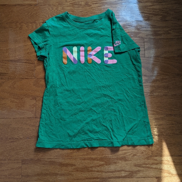 Nike t-shirt, green with hints of pink, purple, orange and yellow, size S - Picture 3 of 4